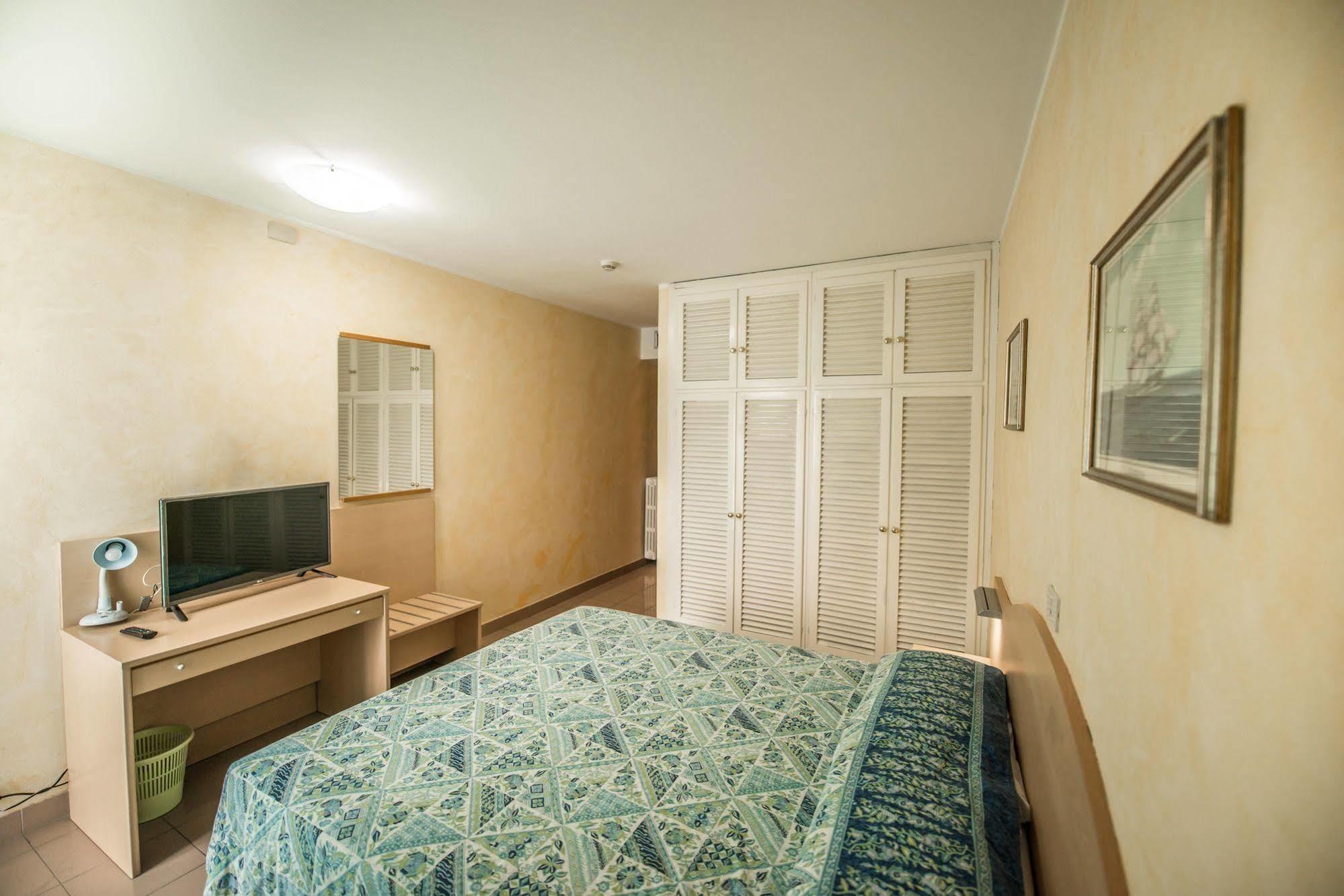 Johnson Hotel